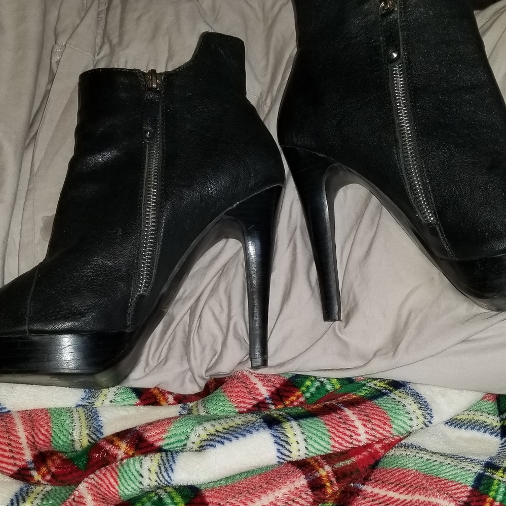 Shoes - Picture 5 of 6